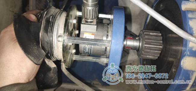 圖為電機與編碼器配合使用的現(xiàn)場照片 圖為電機與編碼器配合使用的現(xiàn)場照片