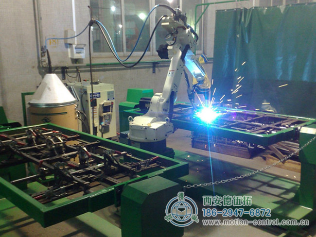 圖為焊接機(jī)器人在編碼器的信號(hào)反饋下進(jìn)行精確焊接工作 圖為焊接機(jī)器人在編碼器的信號(hào)反饋下進(jìn)行精確焊接工作