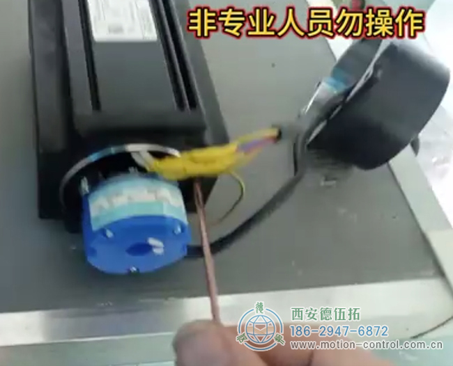 圖為技術人員為大家講解編碼器調零的視頻載圖 圖為技術人員為大家講解編碼器調零的視頻載圖