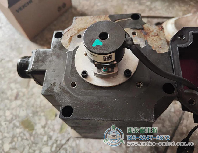 圖為與伺服電機(jī)配套使用的電壓為5V的編碼器照片 圖為與伺服電機(jī)配套使用的電壓為5V的編碼器照片