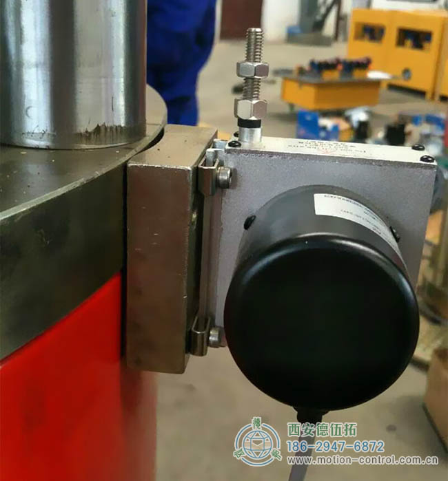 圖為拉線位移傳感器實際應(yīng)用照片 圖為拉線位移傳感器實際應(yīng)用照片